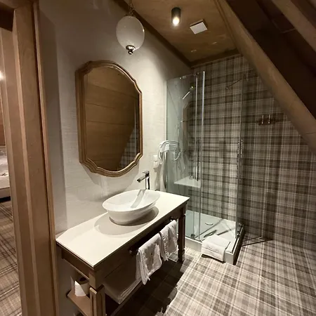 לינה וארוחת בוקר Na Kozincu זקופאנה