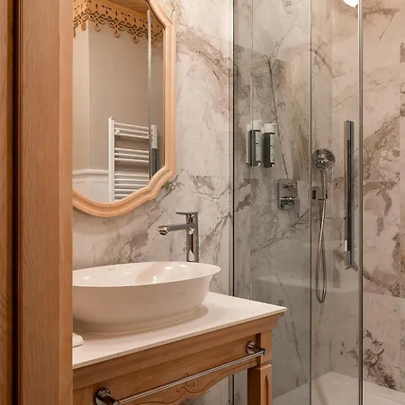 לינה וארוחת בוקר Na Kozincu זקופאנה